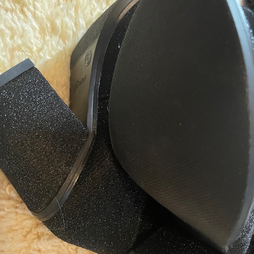 Black Heeled Boots with Sleek Design